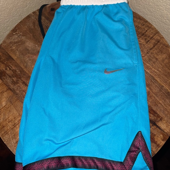 Men’s Nike basketball shorts. - Picture 2 of 4